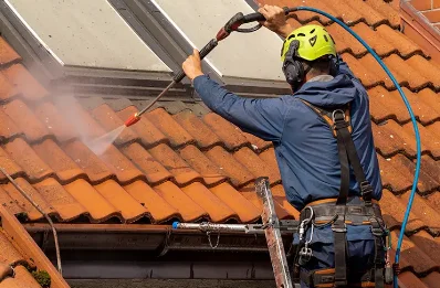 Démoussage et hydrofuge de toiture à Marquise